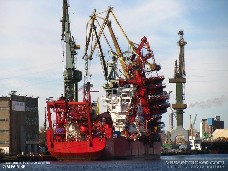 Ile-Dyeu - Cable Layer vessel registered in France