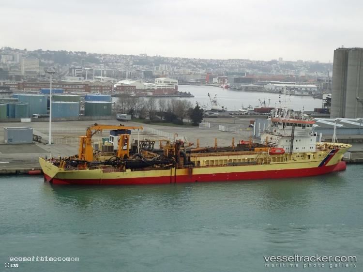 Samuel-De-Champlain - Hopper Dredger vessel registered in France