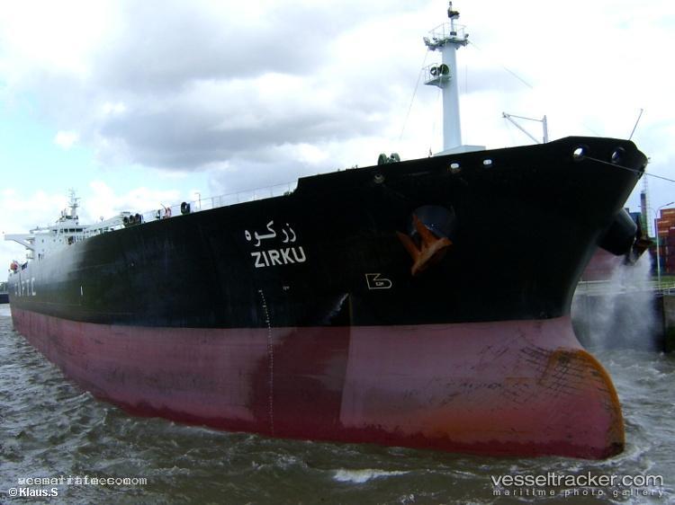 Zhen-Hua-35 - Heavy Load Carrier vessel registered in Liberia