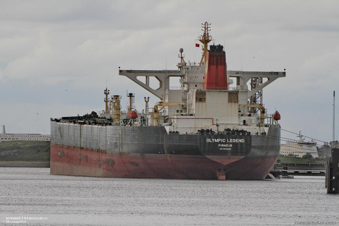 Macho-Queen - Crude Oil Tanker vessel registered in Hong Kong