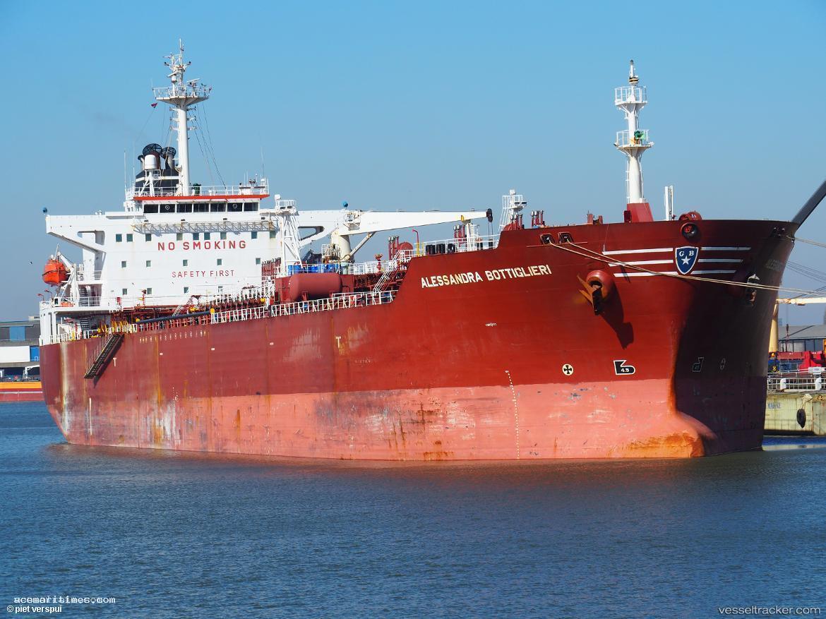 Calm-Lake - Chemical Oil Products Tanker vessel registered in Hong Kong
