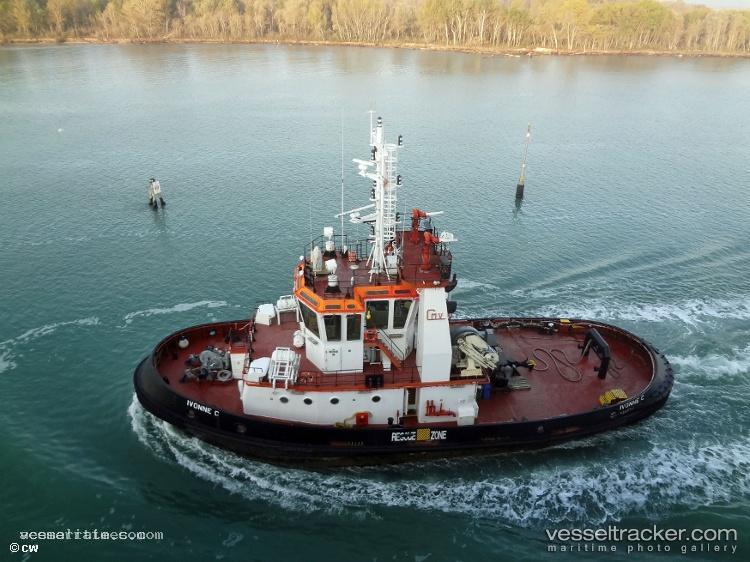 Ivonne-C - [tug.salvage_tug] vessel registered in Italy