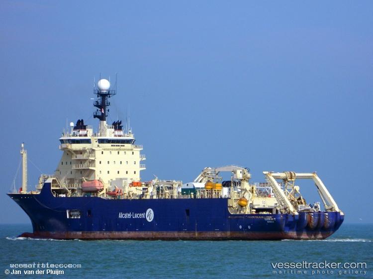 Ile-De-Batz - Cable Layer vessel registered in France