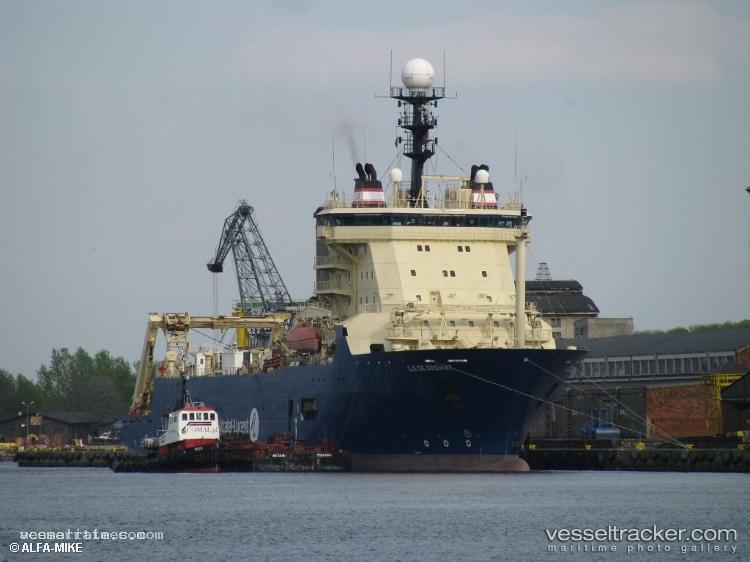Ile-De-Brehat - Cable Layer vessel registered in France