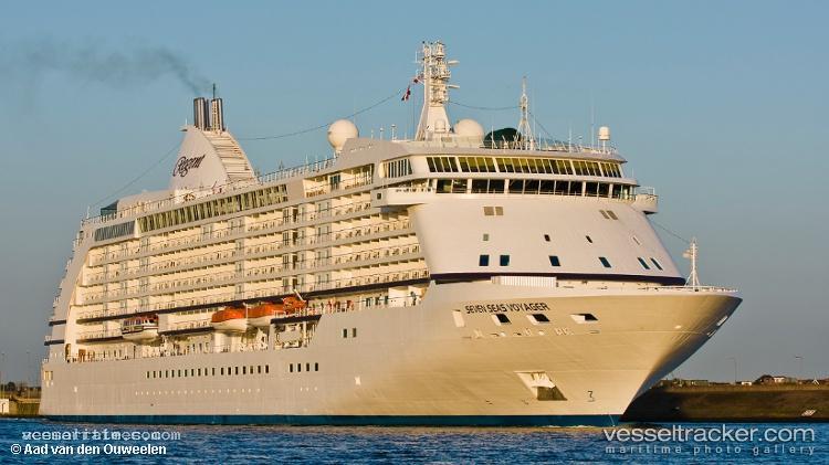 Seven-Seas-Voyager - Cruise Ship vessel registered in Bahamas