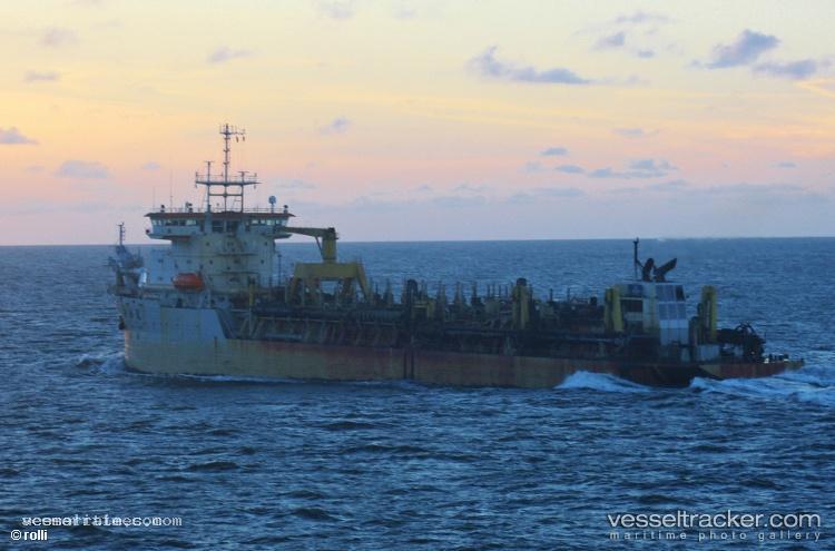 Xinhailong - Hopper Dredger vessel registered in China
