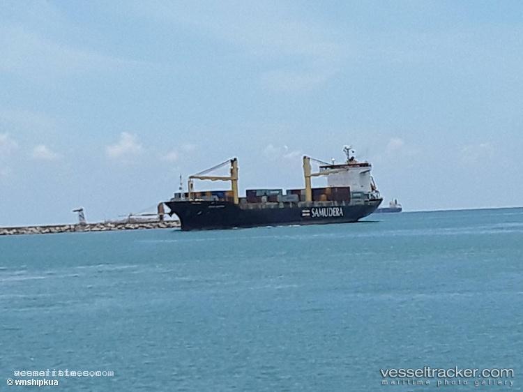 Sinar-Bintan - Container Ship vessel registered in Singapore