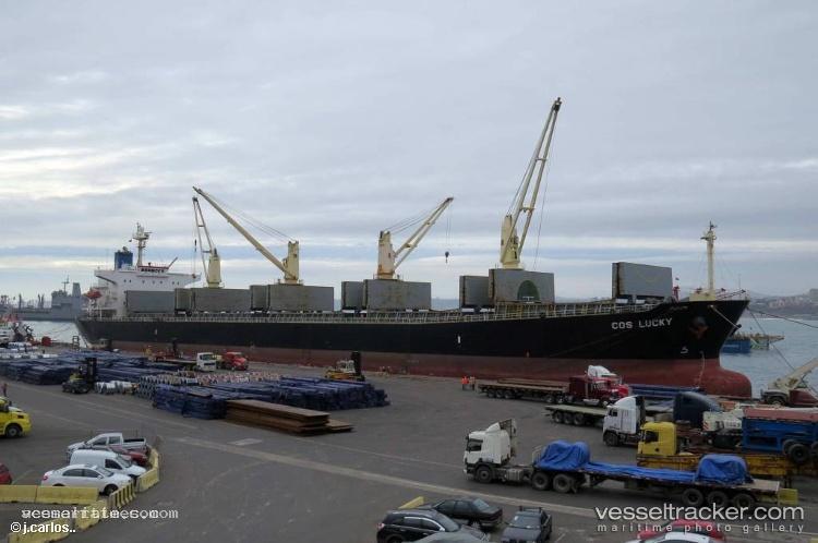 Cos-Lucky - Ore Carrier vessel registered in Singapore