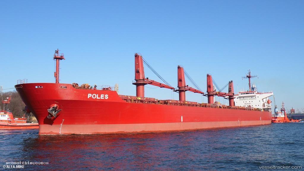 Poles - Bulk Carrier vessel registered in Malta