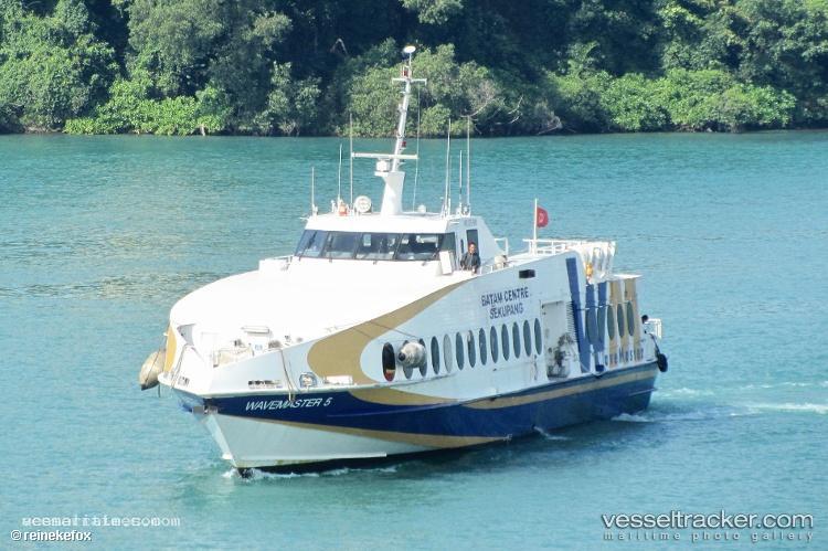 Wavemaster5 - Passenger Ship vessel registered in Singapore
