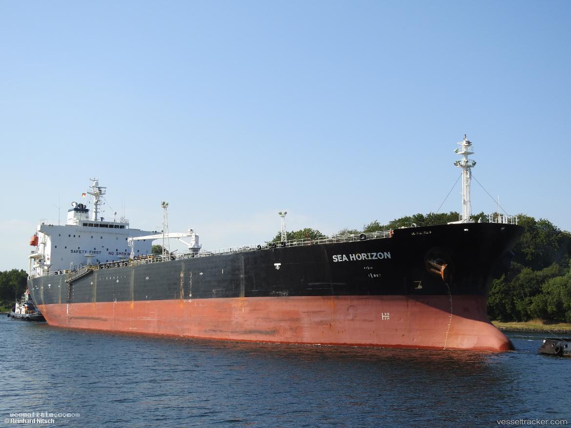 Ederra - Oil Products Tanker vessel registered in Cameroon