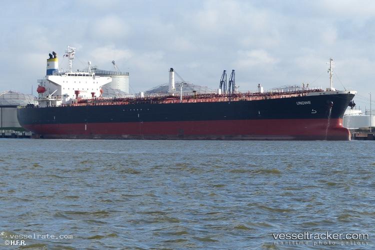 Auroura - Oil Products Tanker vessel registered in Panama