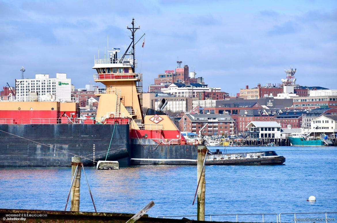 Meredith-C-Reinauer - Pusher Tug vessel registered in United States of America