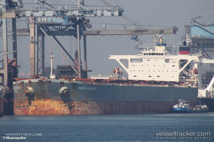 Berge-Kinabalu - Ore Carrier vessel registered in United Kingdom