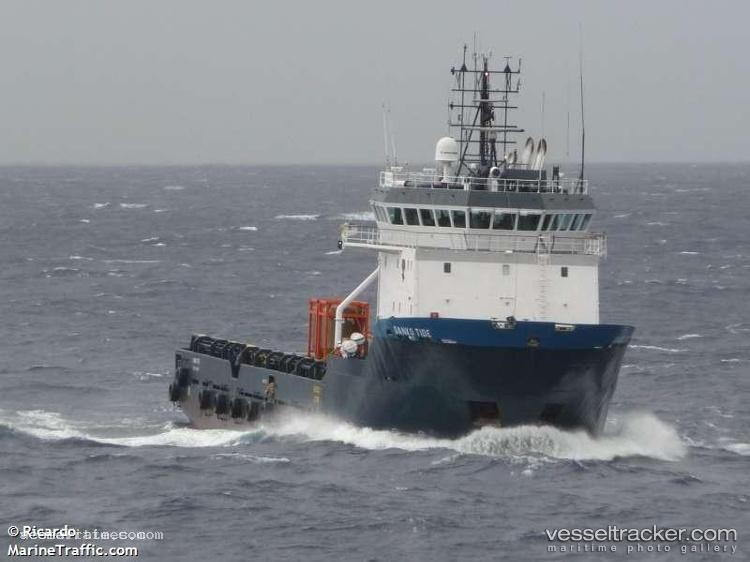 Singrar - Offshore Tug Supply Ship vessel registered in Brazil