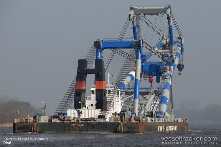 Matador-3 - Crane Ship vessel registered in Netherlands