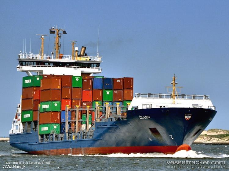 Macarena-B - Container Ship vessel registered in Portugal