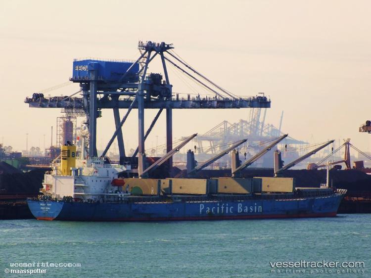 West-Bay - Bulk Carrier vessel registered in Hong Kong