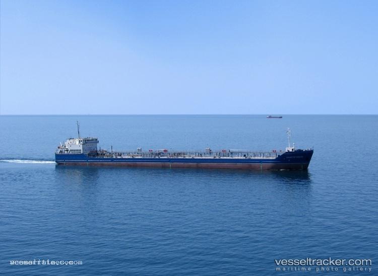 Sankt-peterburg - Oil Products Tanker vessel registered in Russia