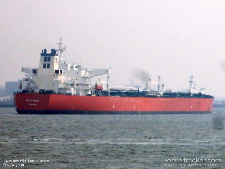Yellow-Trader - Crude Oil Tanker vessel registered in Marshall Islands
