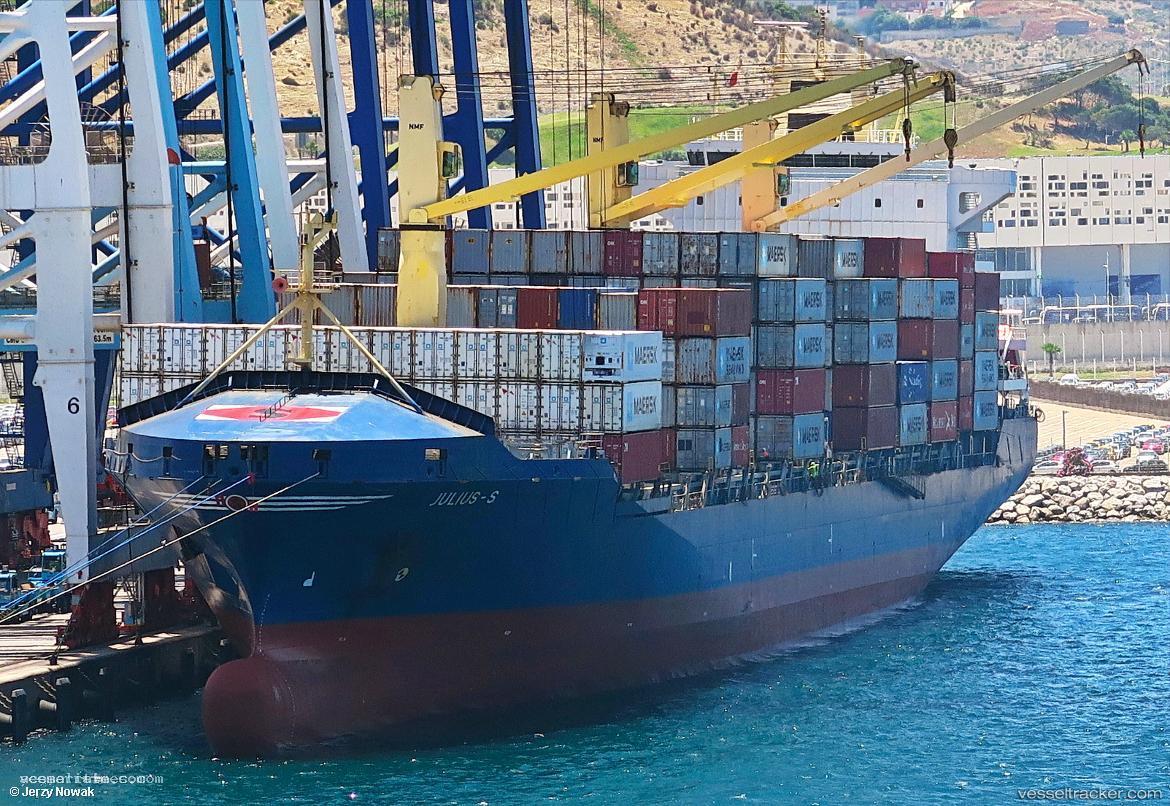 Julius-S - Container Ship vessel registered in Antigua and Barbuda