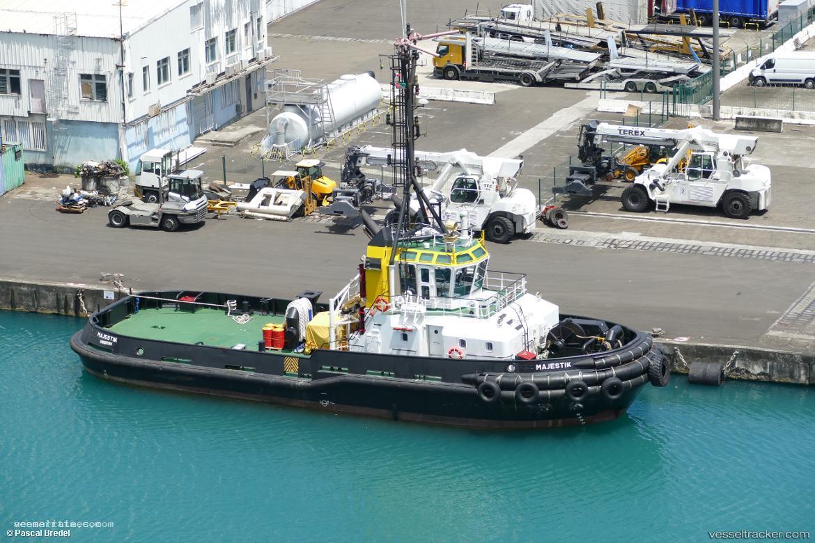 Majestik - Tug vessel registered in Saint Vincent and the Grenadines