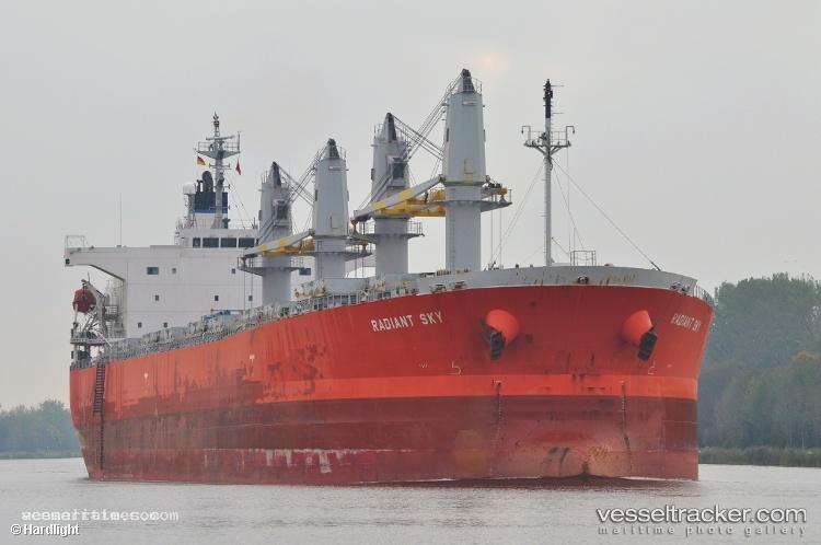 Holly-Explorer - Bulk Carrier vessel registered in Panama