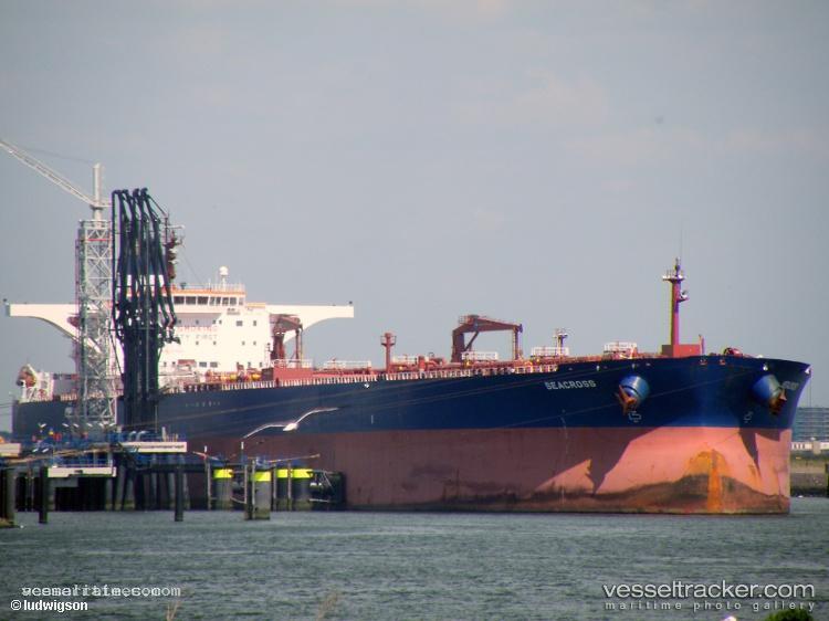 Seacross - Crude Oil Tanker vessel registered in Bahamas