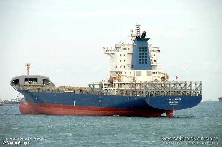 D-Queens - Container Ship vessel registered in Panama