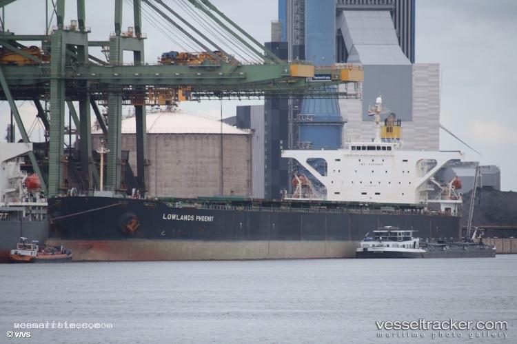 Phoenix-8 - Bulk Carrier vessel registered in Hong Kong