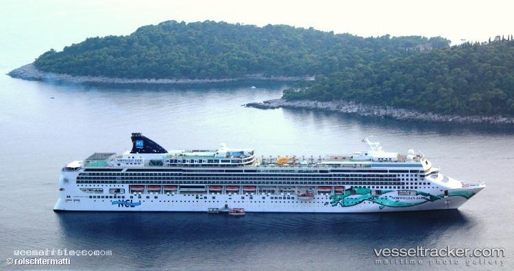 Norwegian-Jade - Cruise Ship vessel registered in Bahamas