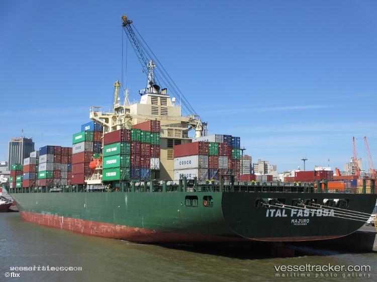 Navios-Summer - Container Ship vessel registered in Marshall Islands