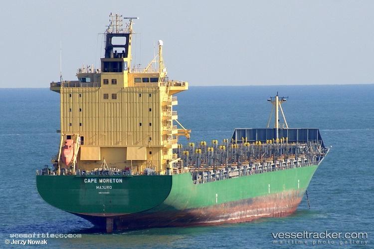 Whutthi-Bhum - Container Ship vessel registered in Singapore