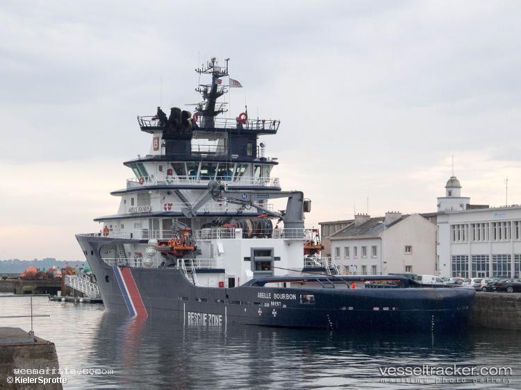 Vb-Abeille-Bretagne - Tug vessel registered in France