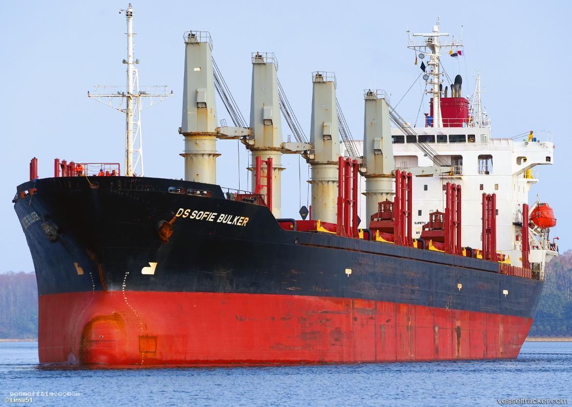 Ds-Sofie-Bulker - Bulk Carrier vessel registered in Marshall Islands