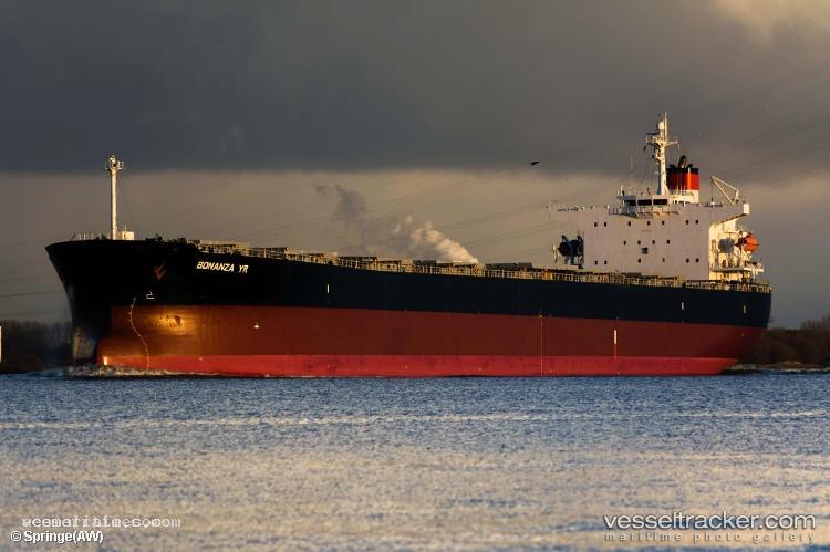Chola-Prosperity - Bulk Carrier vessel registered in Singapore