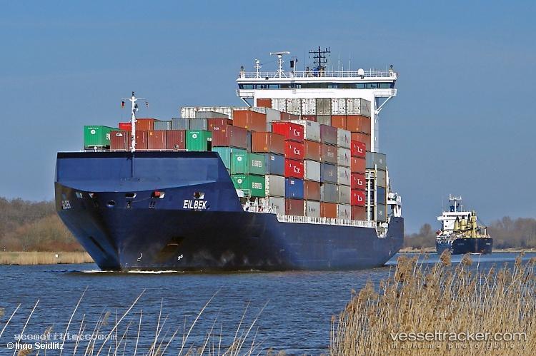 Li-Da-Xing - Container Ship vessel registered in Marshall Islands
