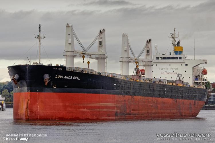 Lowlands-Opal - Bulk Carrier vessel registered in Singapore
