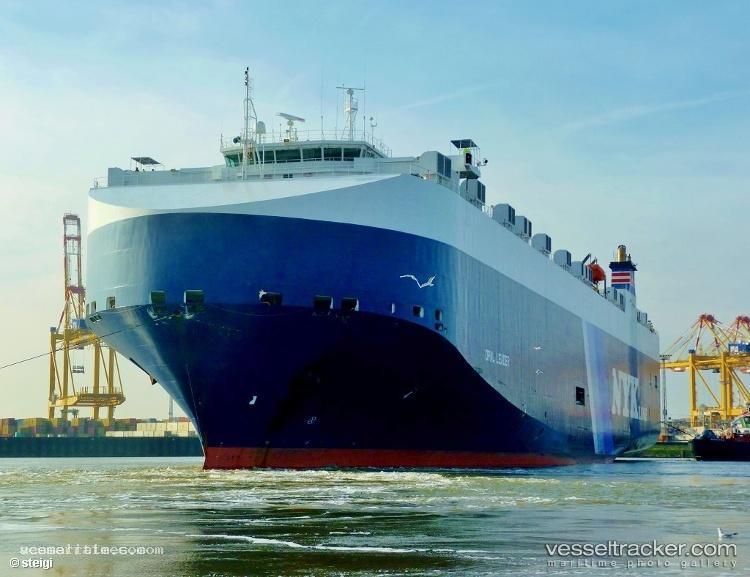 Opal-Leader - Vehicles Carrier vessel registered in Bahamas