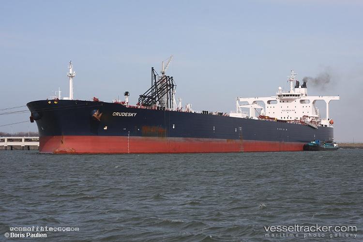 Daishan - Fso Oil vessel registered in Marshall Islands