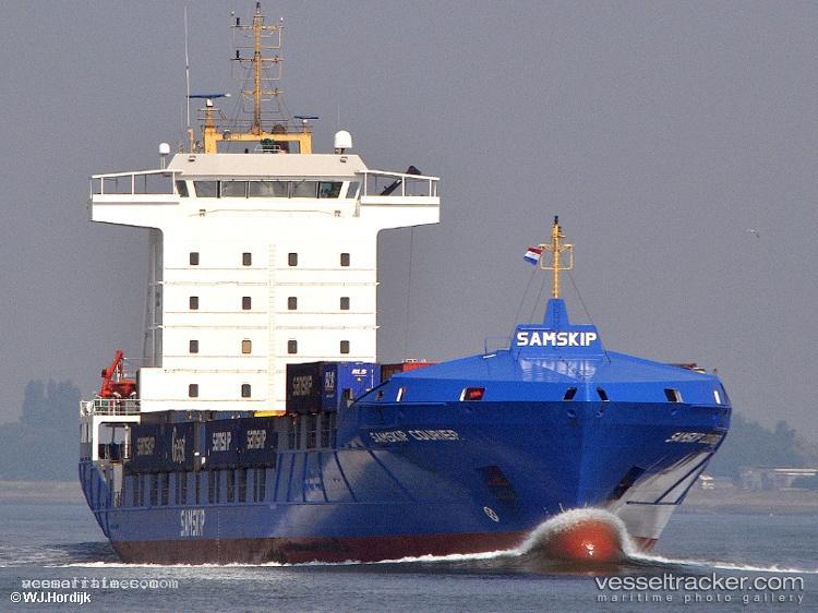 Dream - Container Ship vessel registered in Portugal
