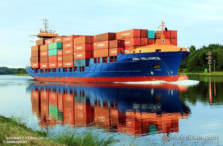 Mirror - Container Ship vessel registered in Portugal
