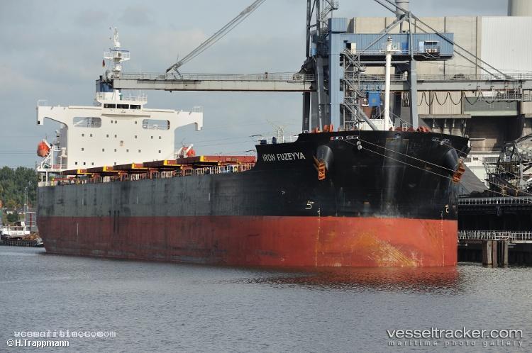 Star-Laura - Bulk Carrier vessel registered in Marshall Islands