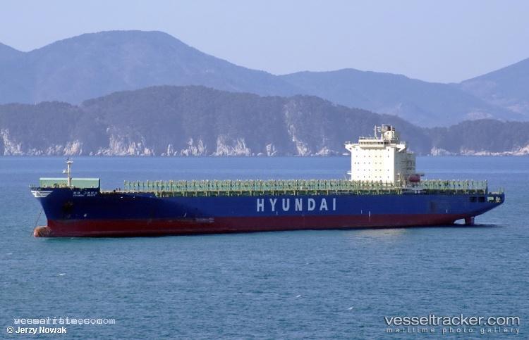 Hyundai-Grace - Container Ship vessel registered in Marshall Islands