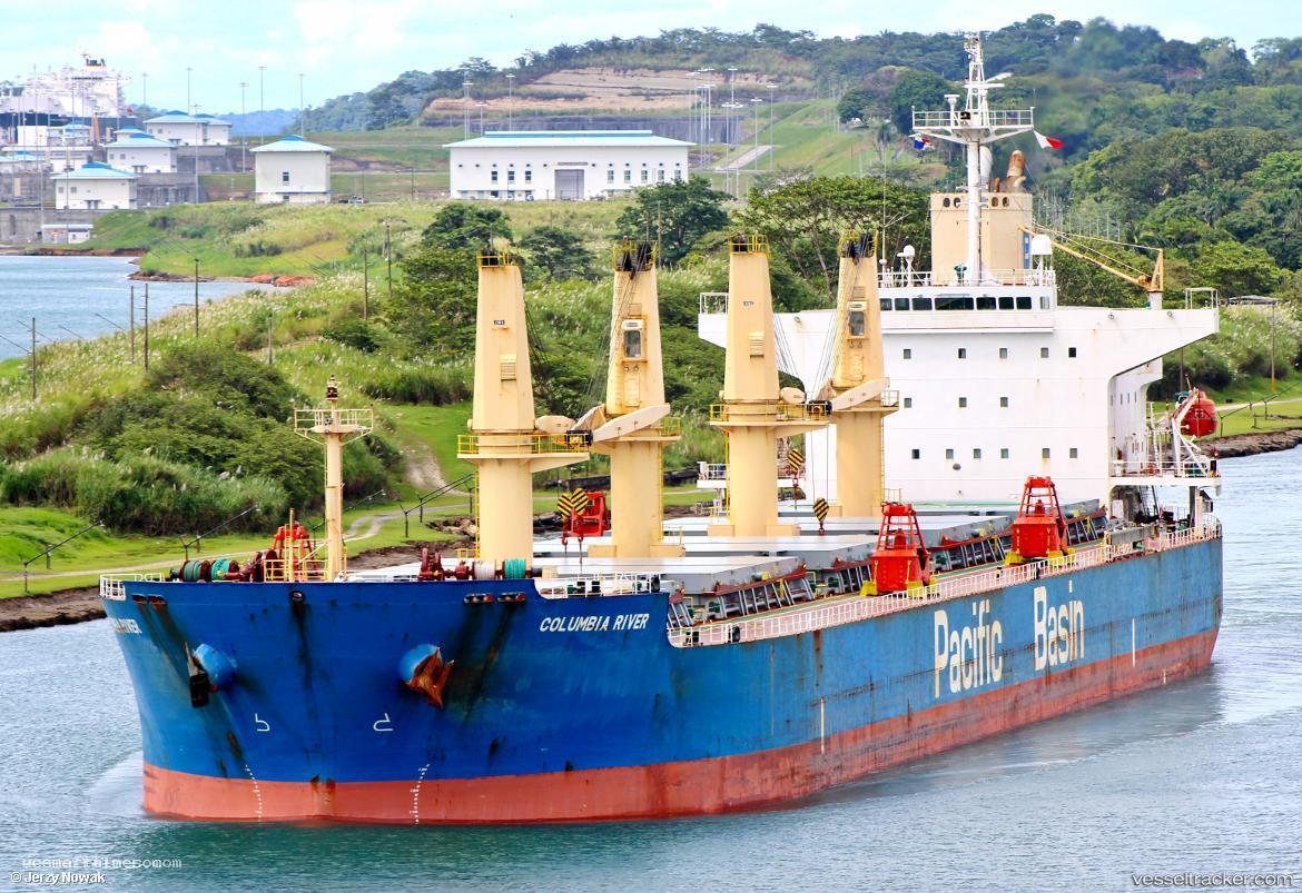 Columbia-River - Ore Carrier vessel registered in Hong Kong