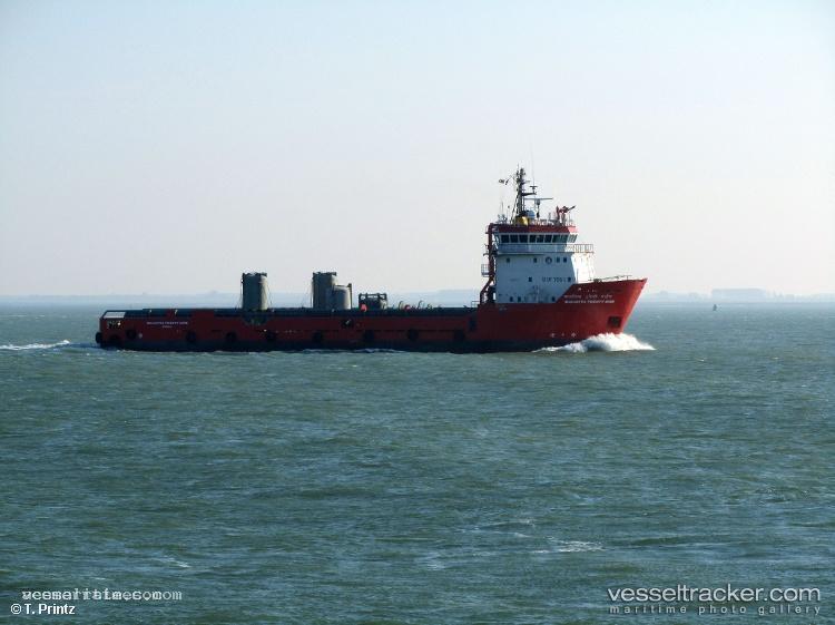 Zmax-Xxix - Offshore Tug Supply Ship vessel registered in Brazil