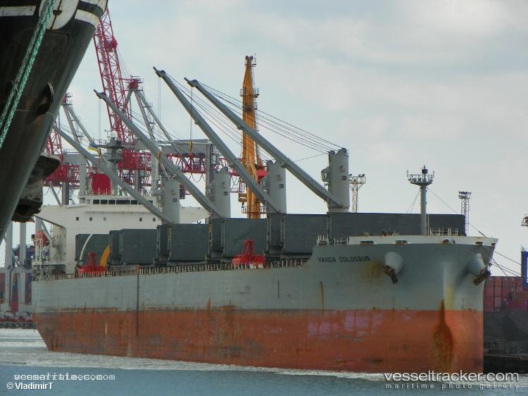Parvraj - Bulk Carrier vessel registered in Marshall Islands