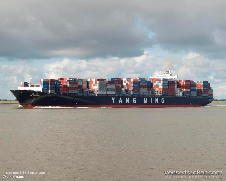 Ym-Uniform - Container Ship vessel registered in Liberia