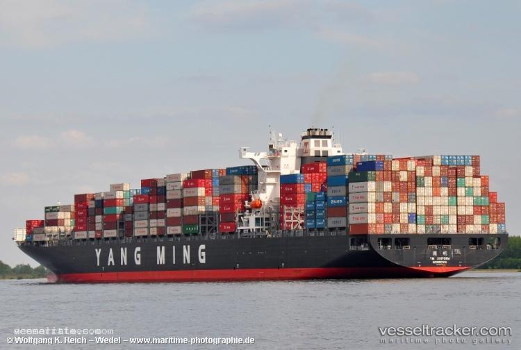 Zakher-Queen - Tug vessel registered in Saint Vincent and the Grenadines