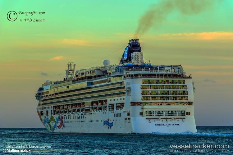 Norwegian-Pearl - Cruise Ship vessel registered in Bahamas